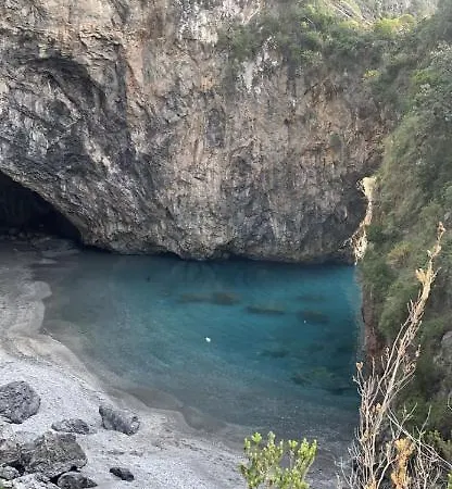 Affitta Camere Il Fumarulo * Praia a Mare
